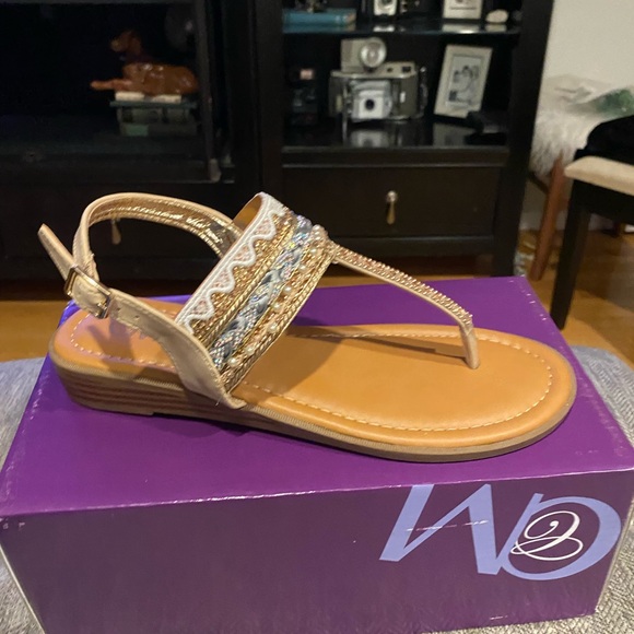 Jeweled Thong Sandals, 1” stacked heel, lotta sparkle, Size 6.5, New in Box - Picture 10 of 10